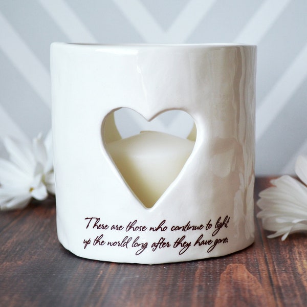 Sympathy Gift, Sympathy Heart Candle, Sympathy Votivkerze - Personalisiert mit Name & Datum - Es gibt welche, die weiterhin die Welt erhellen ...