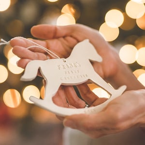 Décoration cheval à bascule, première décoration de Noël de bébé personnalisée, cadeau de Noël pour bébé, décoration de nouveau-né, cadeau pour nouveau-né