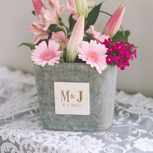Personalisierter Blumenmädchen-Eimer, personalisierter Pflanzer oder Hochzeitskarten-Eimer, antike graue Farbe
