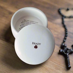 Cadeau de baptême, de première communion ou de confirmation personnalisé - Avec bénédiction irlandaise - Boîte souvenir ronde