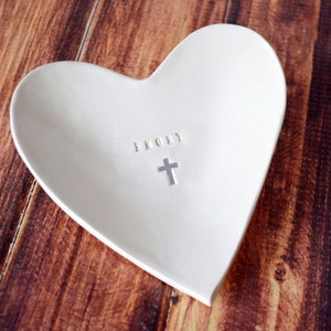 This heart bowl is a perfect baptism, christening, communion or confirmation gift! Made of ceramic and can be personalized with a name.