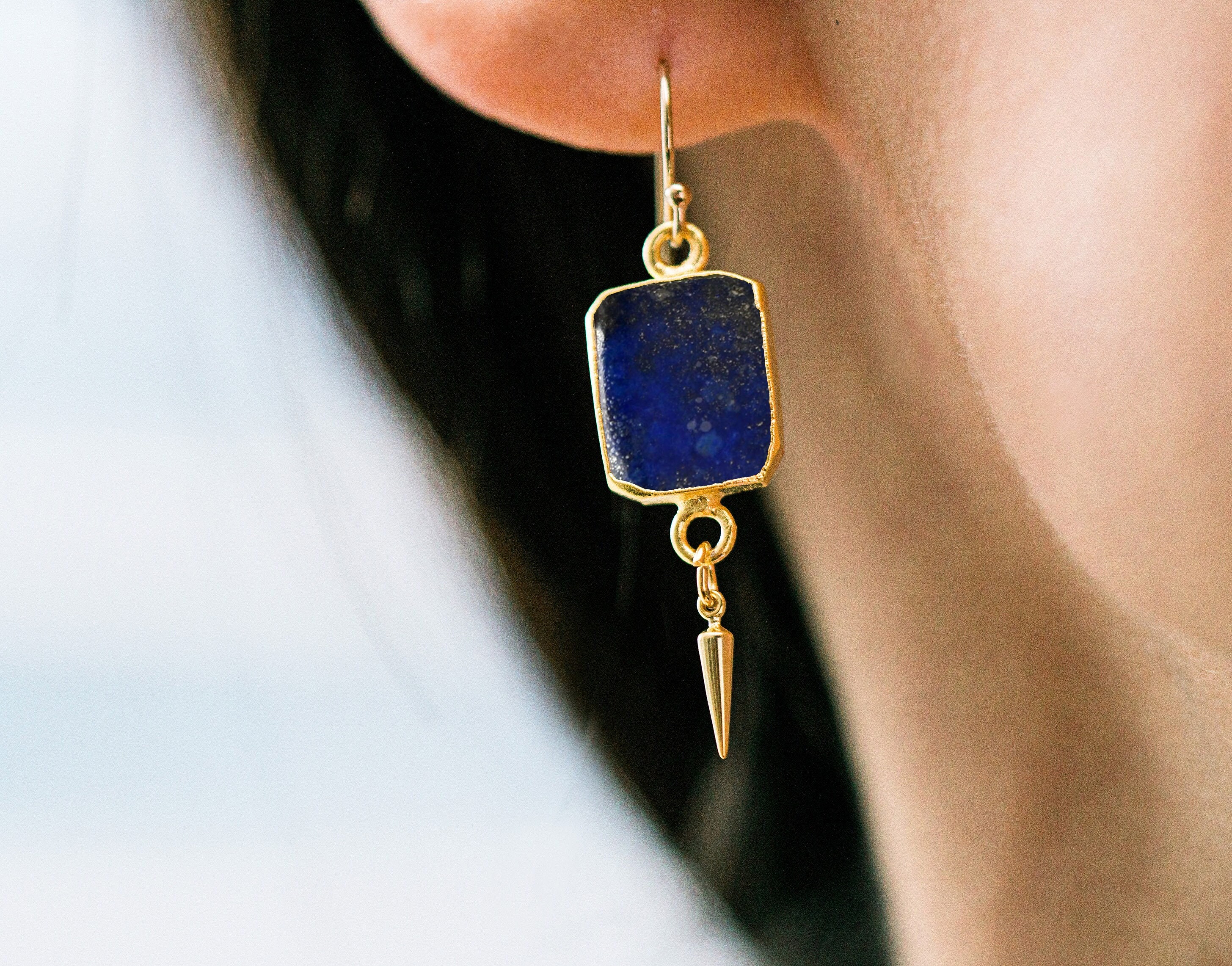 September/輝くroundラピスラズリearring-