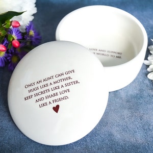 Aunt Gift, Aunt Birthday Gift Idea, Aunt Wedding Gift From Bride, Round Keepsake Box, Ceramic Jewelry Box, Only an aunt can give hugs...
