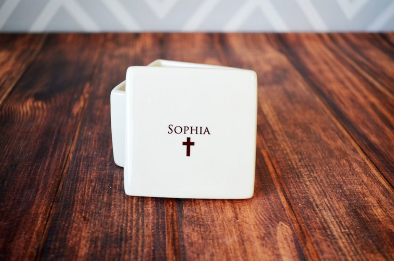 This lovely square keepsake box would be a perfect gift for your godchild and is one that can be enjoyed all year round. This would be a great baptism, christening, confirmation or first communion gift. Can be personalized.
