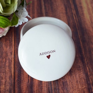 Flower Girl Gift, Personalized Flower Girl Gift, Flower Gift Present, Flower Girl Gift Idea, Bridal Party Gift - Round Keepsake Box