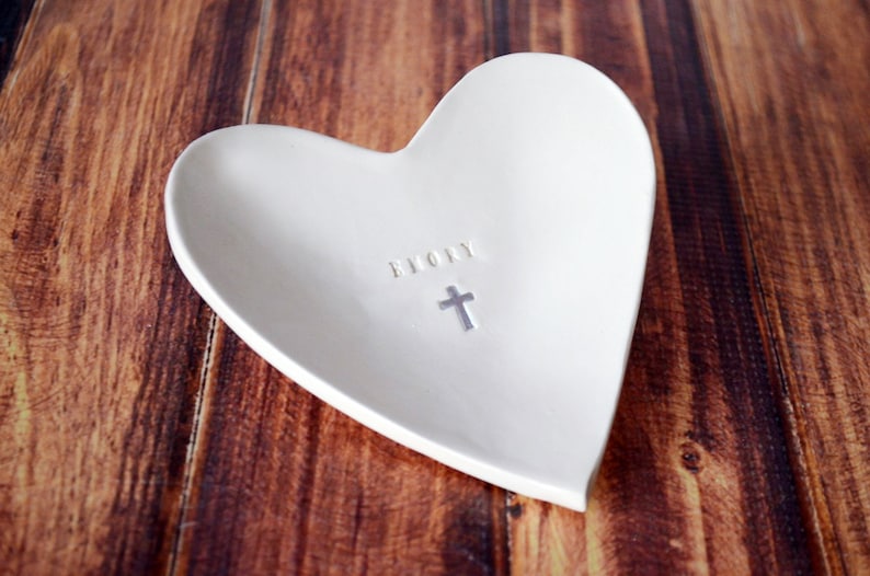 This heart bowl is a perfect baptism, christening, communion or confirmation gift! Made of ceramic and can be personalized with a name.