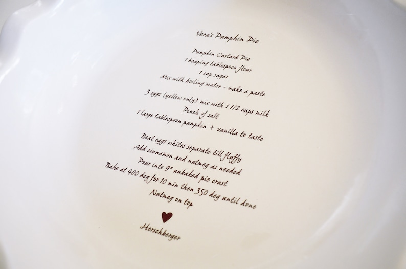 Mother's Day Gift, Pie Plate with Handwritten Recipe, Personalized Recipe Pie Dish, Gift for Mom, Gift for Grandma, Gift for a Cook image 4