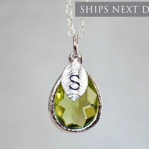 Collar de peridoto personalizado, collar con piedra natal de agosto en forma de lágrima, collar de dama de honor, collar con inicial personalizado, regalo de cumpleaños para ella