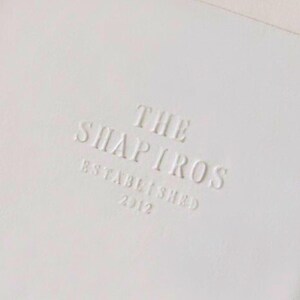 Bandeja de cerámica personalizada para libro de visitas de boda: recuerdo hecho a mano (14 x 14) imagen 3