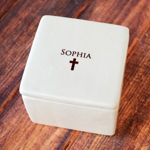 This lovely square keepsake box would be a perfect gift for your godchild and is one that can be enjoyed all year round. This would be a great baptism, christening, confirmation or first communion gift. Can be personalized.