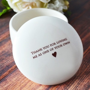 Stepmother of the Bride Gift, Stepmother of the Groom Gift, Stepmom Gift - Personalized Round Keepsake Box - Thank you for loving me ...