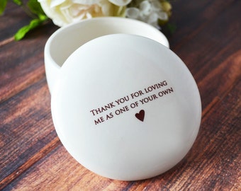 Stepmother of the Bride Gift, Stepmother of the Groom Gift, Stepmom Gift - Personalized Round Keepsake Box - Thank you for loving me ...