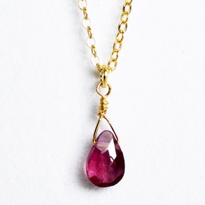 Zierliche Granat Halskette, Geburtsstein Halskette, echte Halbedelstein Granat, Frau Geschenk, Brautjungfer Geschenk