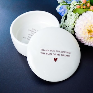 Personalisiertes Geschenk für die Mutter des Bräutigams – Erinnerungsbox „Mann der Träume“, Muttertag, Keramik