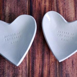 Mutter der Braut Geschenk und Mutter des Bräutigams Geschenk-Set personalisierte herzförmige Schalen