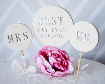 PERSONALIZED Round Best Day Ever Wedding Cake Topper with Mr. and Mrs. Toppers