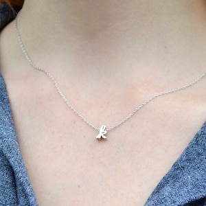 Regalo de graduación para ella - Collar con letras personalizado - Collar con inicial personalizado - Regalo de dama de honor - Regalo de graduación, regalo universitario