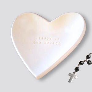 メモリアルハートキャッチオールディッシュ - 手作り陶器の追悼ギフト - いつも私たちの心の中に