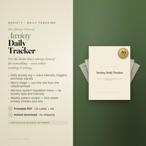 Op de afbeelding: Anxiety Daily Tracker printbaar PDF-document met een crèmekleurige omslag, zwarte tekst, een gouden badge van 10 pagina's en secties voor dagelijkse logs, zorgen-triage, zenuwstelselregulatie en wekelijkse patroonanalyses voor angst.