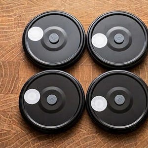 Lock till mykologiburkar 82 mm, centrerad injektionsport, PTFE-filter, set med svamplock