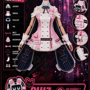 Puede incluir: Un conjunto completo de disfraz de cosplay etiquetado como CHIZ THE DVORAKS, que incluye un vestido blanco y rosa con cuello azul claro, corbata negra, cinturón, correas, muñequeras, ligueros, calcetines, zapatos y una mochila rosa con una pantalla de cara de gato.