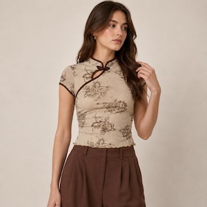 Blommig, mandarinfärgad crop top, vintageinspirerad blus, nyckelhålsringning med kort ärm bild 3