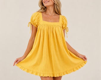 Babydoll mini-jurk met vierkante hals en pofmouwen, ruches aan de zoom, cottagecore zomerstijl