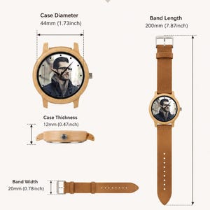 Pu&ograve; includere: Un orologio in legno con quadrante fotografico personalizzato raffigurante una persona con occhiali. Le dimensioni sono: diametro cassa 44 mm, spessore 12 mm, lunghezza cinturino 200 mm, larghezza 20 mm. Il peso totale &egrave; di 26 grammi.