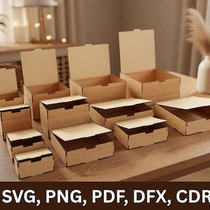 Puede incluir: Una colección de varias cajas de madera de color marrón claro con tapas abatibles de diferentes tamaños y formas, dispuestas sobre una superficie plana. El texto SVG, PNG, PDF, DFX, CDR aparece en la parte inferior en letras blancas.