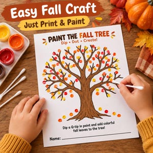 Puede incluir: Una hoja de actividades de papel blanco titulada Paint the Fall Tree con una ilustración de un árbol marrón. La hoja incluye instrucciones para mojar un bastoncillo de algodón en pintura para añadir hojas de otoño coloridas. Incluye una línea para el nombre.
