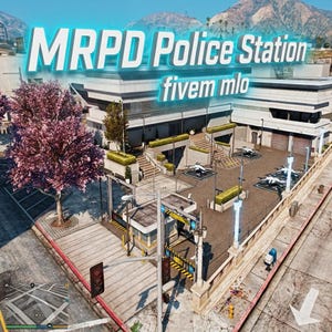 Könnte beinhalten: Eine digitale Darstellung einer Polizeistation mit der Aufschrift MRPD Police Station fivem mlo. Die Szene zeigt ein modernes, mehrstöckiges Gebäude mit einem Parkplatz, auf dem mehrere weiße Polizeifahrzeuge, ein großer rosa Baum und ein Tor stehen.