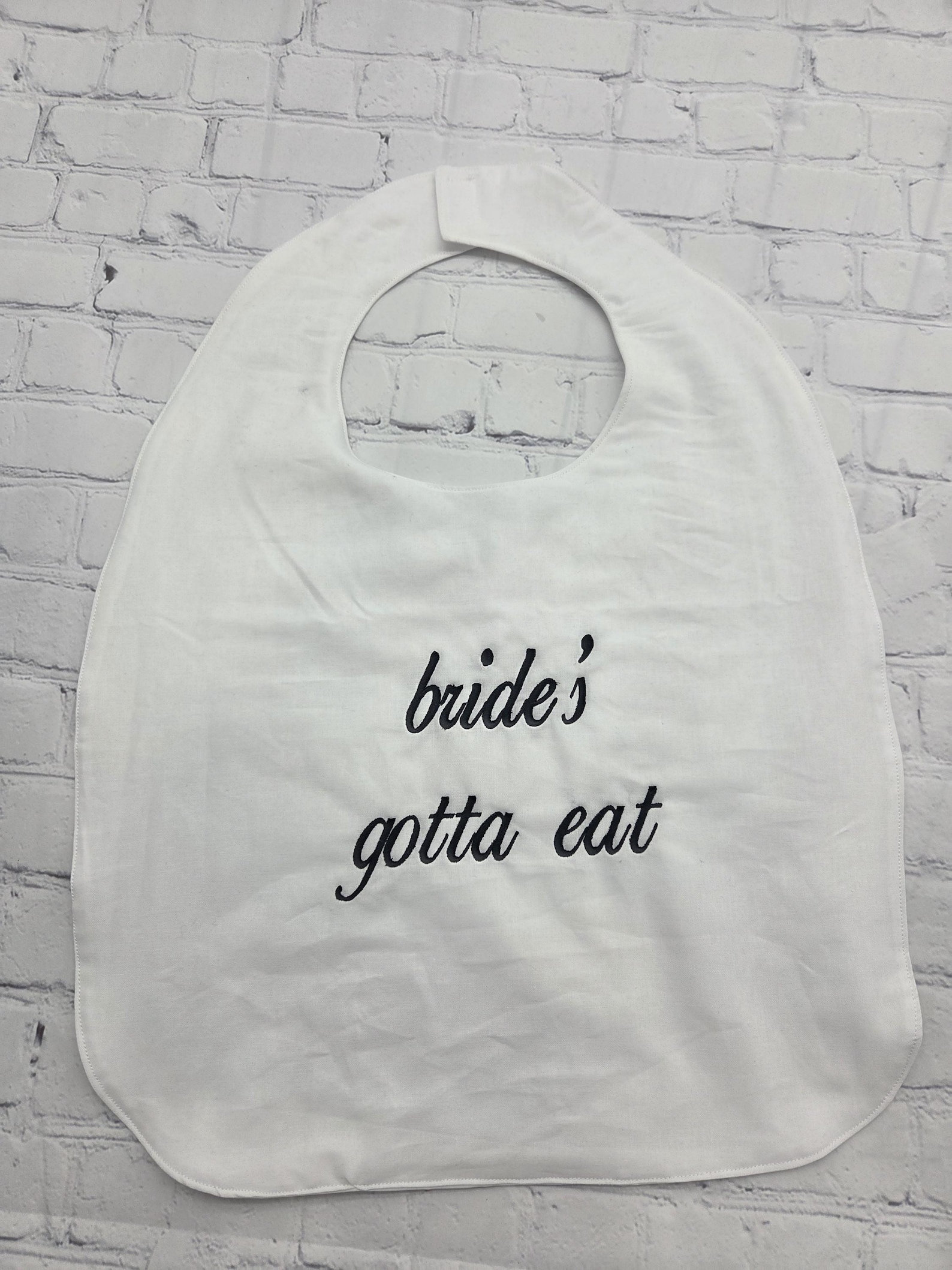 Brides gotta eat Bib, wedding Clothing Protector, Washable Bridal Shower Gift, Engagement Gift, Adult Bib, Outdoor Wedding Reception - bride's gotta eat