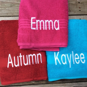 Personalized Bath Towel, Monogrammed Towel, Cotton Bathroom Decor with Name Embroidery, Unique Custom Gift for Housewarming and Christmas
