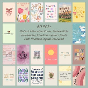 Pode incluir: Uma coleção de mais de 60 cartões retangulares com vários designs em tons pastel, ilustrações florais e citações bíblicas inspiradoras. Os cartões exibem tipografia e gráficos variados, incluindo sóis, flores e patos.