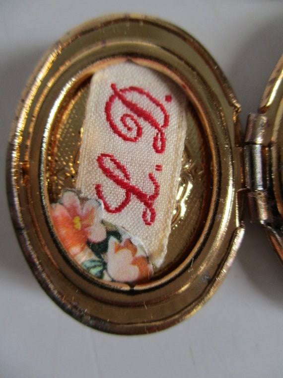 Vintage little French double locket pendant 1950s… - image 4