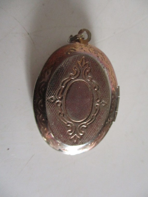 Vintage little French double locket pendant 1950s… - image 9