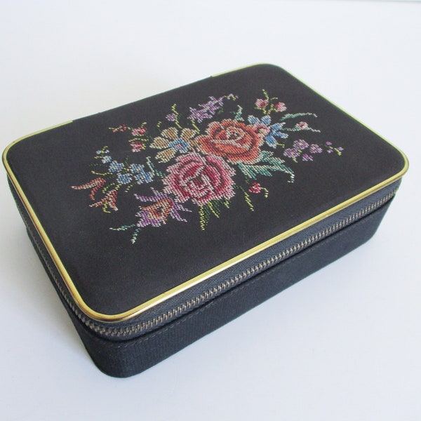 Vintage french Embroidered jewel box 1950s, Fabric Flowers Embroidery jewelry box, Boite broderie fleurs bijoux France