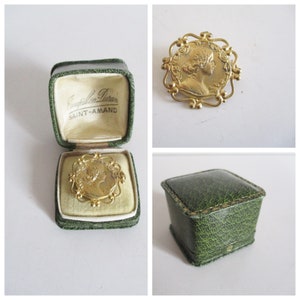 Antique vintage French brooch and jewelry box, 1920s-1930s,  Gilded metal, Broche ancienne dorée, France