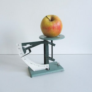 Vintage postal letters letter scale, 1950s Antique office Industrial style, Balance Pèse-lettre ancien