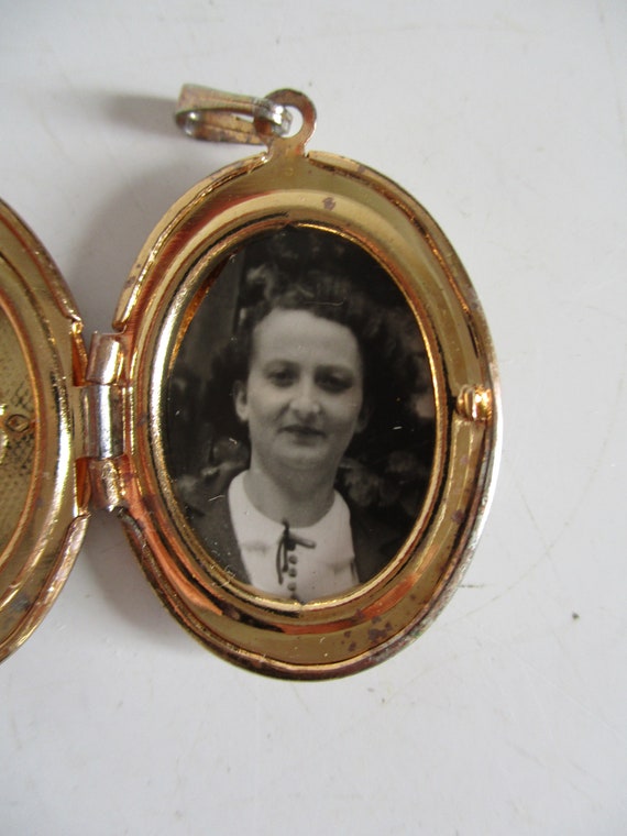 Vintage little French double locket pendant 1950s… - image 5
