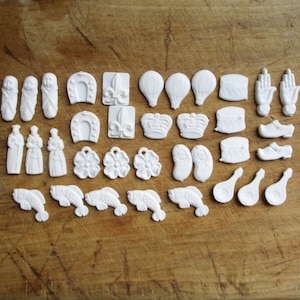 35 vintage french feves Nativity, White plastic charms, Collector, Galette des rois, Antique, 1980s France
