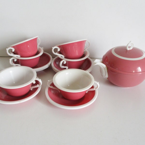 Vintage french plastic toy tea set GéGé, 1950s, Pink toy Girl Doll, Dinette ancienne plastique rose poupée