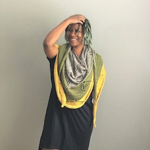 PATTERN &#39;Tres Hilados&#39; Knit Shawl Color block lace triangle