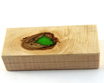 Exotic Wood Eyeglasses Case - Curly Maple With Green Resin Accent (GC6302)