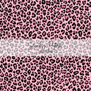 Peut inclure: Un motif numérique sans couture présentant un imprimé léopard répétitif avec des taches noires sur un fond rose clair. L'image inclut le texte Seamless Pattern 300DPI PNG centré au milieu dans une police noire cursive et sans empattement.