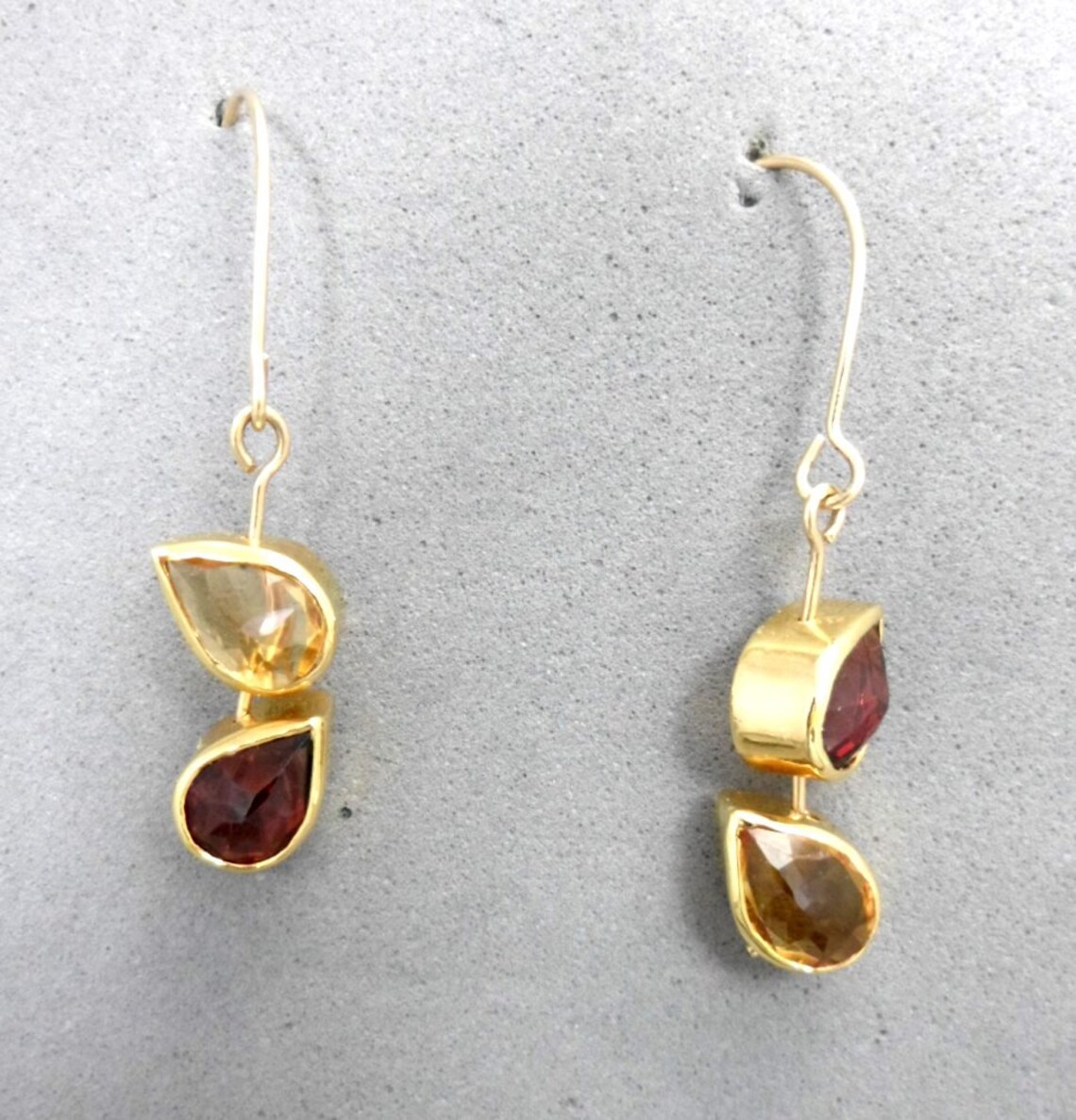 Short Dangle Earrings, 2 Drop Bezels, Diagonally Placed, Inlaid With Red and Yellow