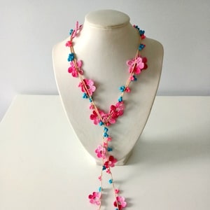 Collier rose et bleu de couleurs, collier Oya turc, collier au crochet, collier de perles Oya, collier d'été, collier de printemps, cadeau pour elle