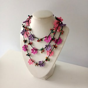 Collier floral au crochet, collier oya turc, collier de perles, collier d'été, collier de printemps, cadeau pour elle