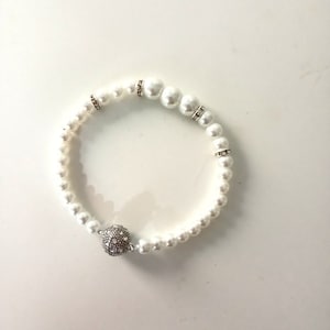 Dainty pearl bracelet, pearl wedding bracelet, bracelet gift, wedding bracelet, bridesmaid bracelet gift, magnetic bracelet