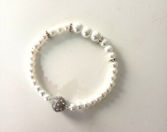 Dainty pearl bracelet, pearl wedding bracelet, bracelet gift, wedding bracelet, bridesmaid bracelet gift, magnetic bracelet